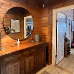 Prázdninový dům Authentic Log Cabin On Large Enclosed Natural Plot Vig