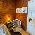 Authentic Log Cabin On Large Enclosed Natural Plot Prázdninový dům *