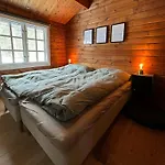Prázdninový dům Authentic Log Cabin On Large Enclosed Natural Plot