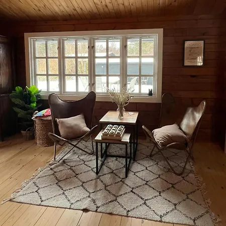 Сasa de vacaciones Authentic Log On Large Enclosed Natural Plot *